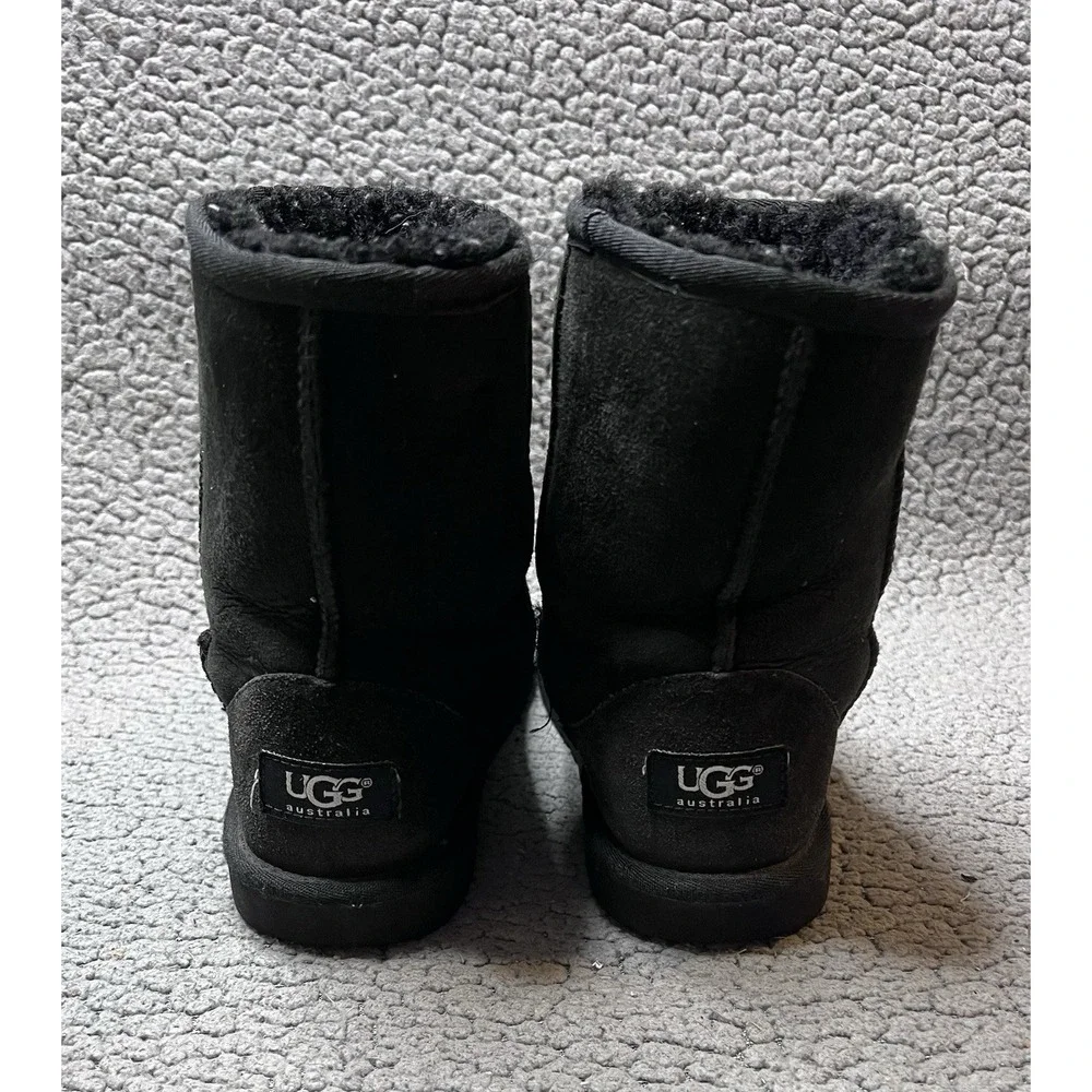 UGG Classic Short II Boots Big Girls Size 3 Greenish Black Color